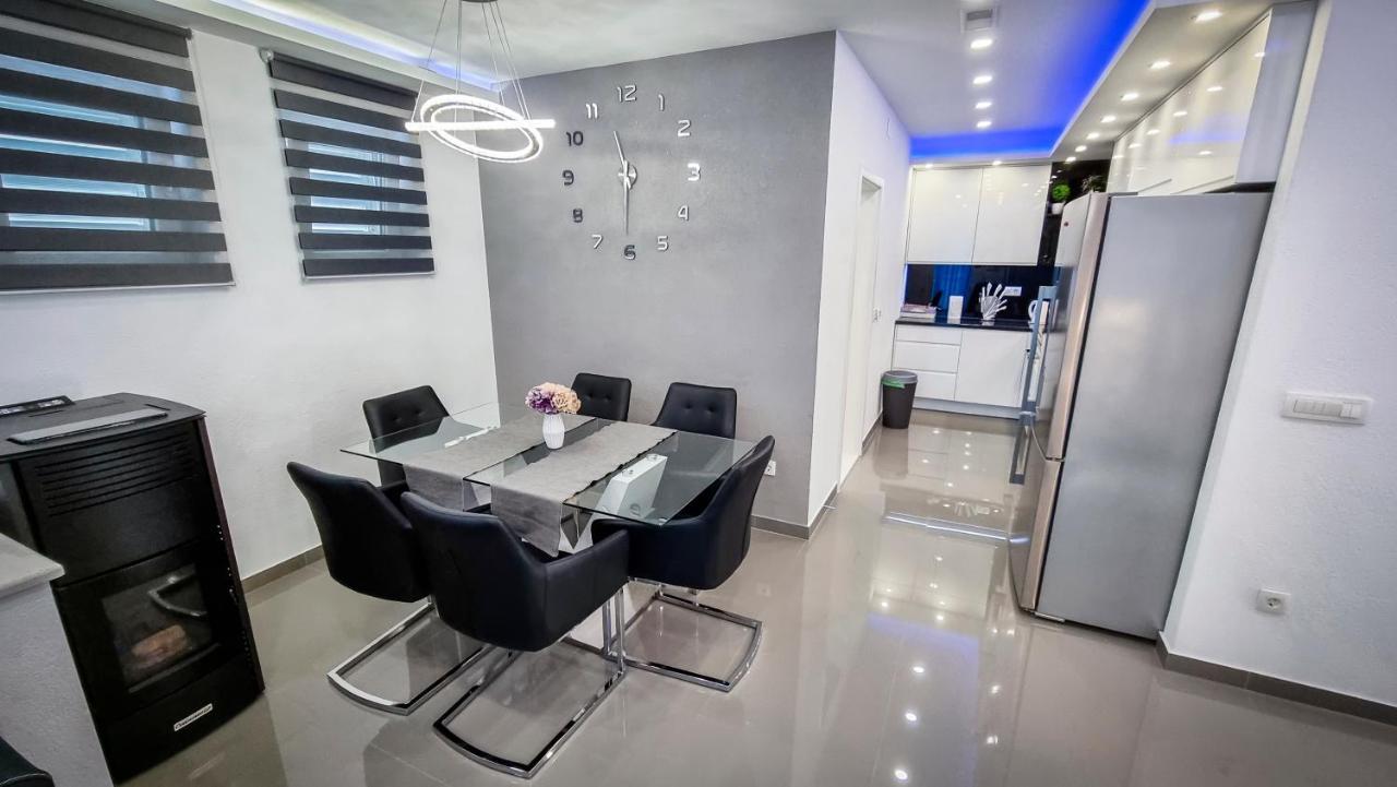 Deluxe Apartment F & M Тучепи Экстерьер фото